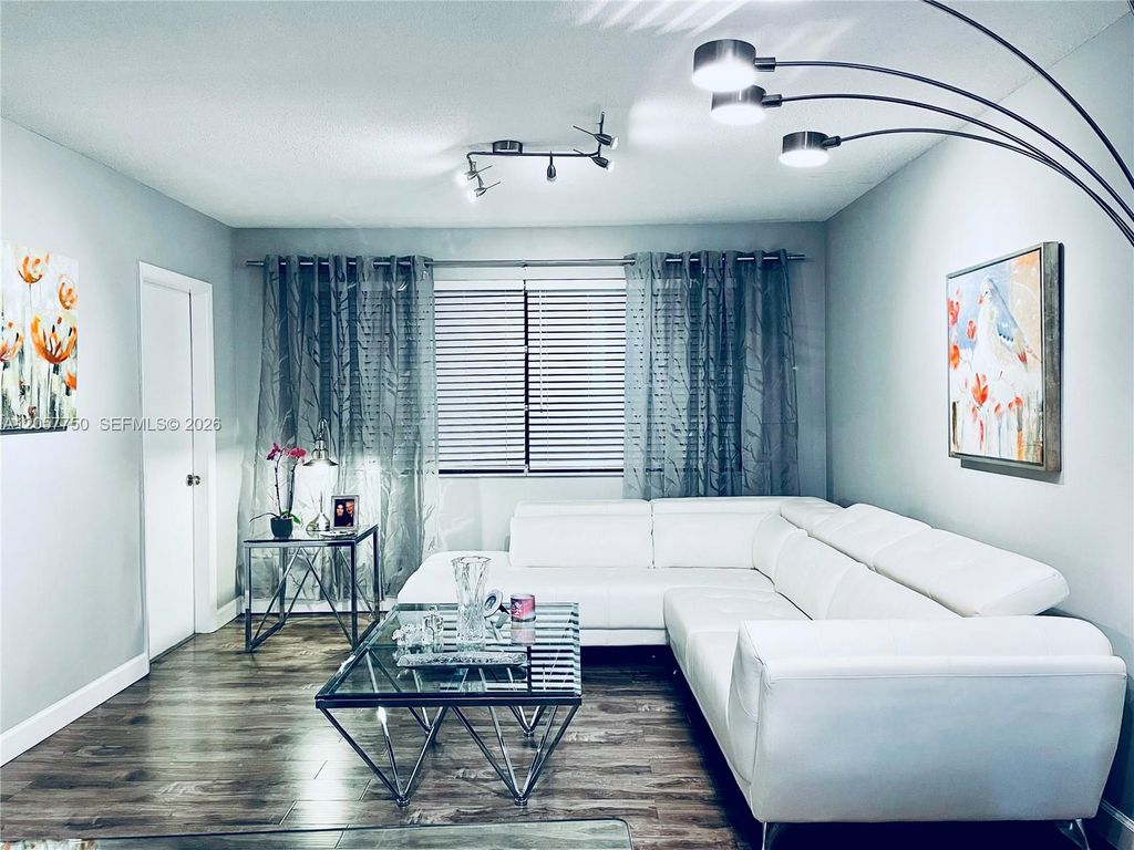 2300 Park Ln 201, Hollywood, FL 33021
