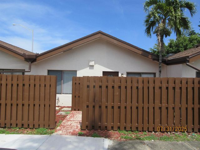 1760 NW 72nd Avenue 81, Plantation, FL 33313