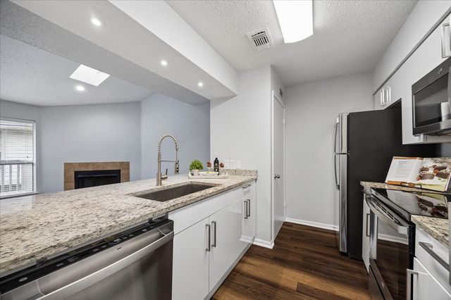2277 S Kirkwood Road 1116, Houston, TX 77077