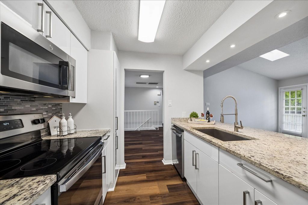 2277 S Kirkwood Road 1116, Houston, TX 77077