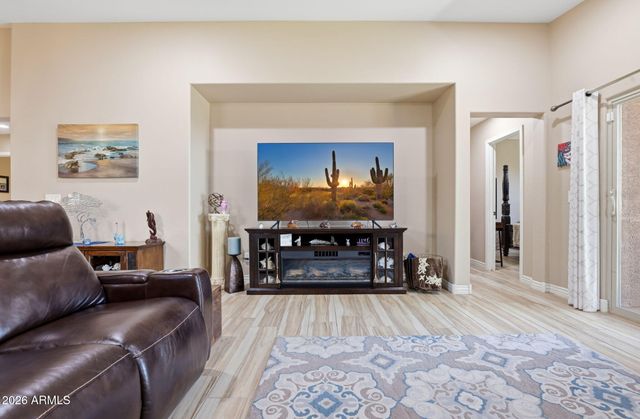 2215 E HAZELTINE Way, Gilbert, AZ 85298