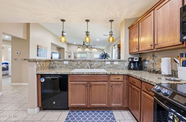 2215 E HAZELTINE Way, Gilbert, AZ 85298
