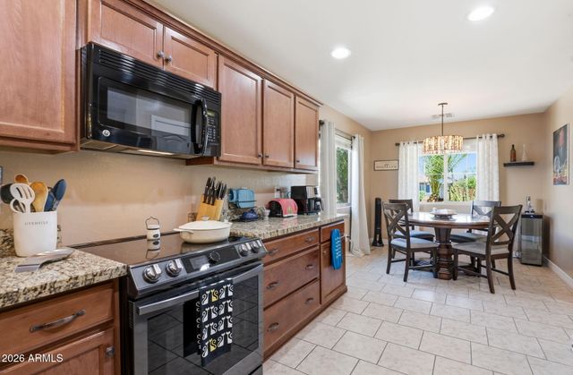 2215 E HAZELTINE Way, Gilbert, AZ 85298
