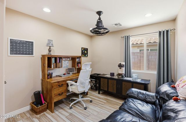 2215 E HAZELTINE Way, Gilbert, AZ 85298