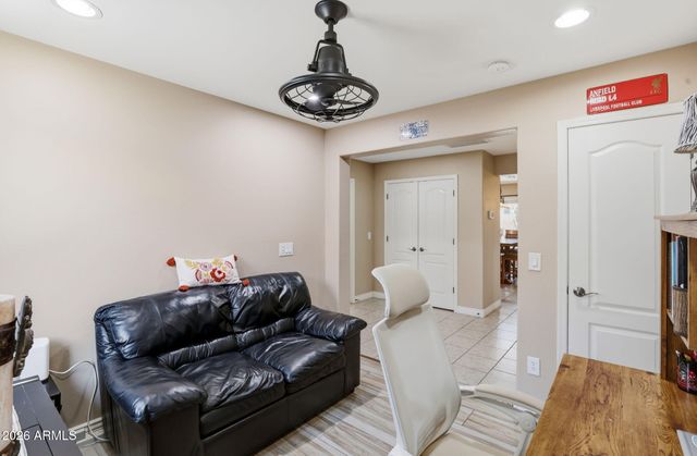 2215 E HAZELTINE Way, Gilbert, AZ 85298