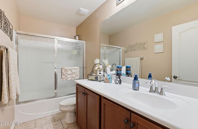 2215 E HAZELTINE Way, Gilbert, AZ 85298