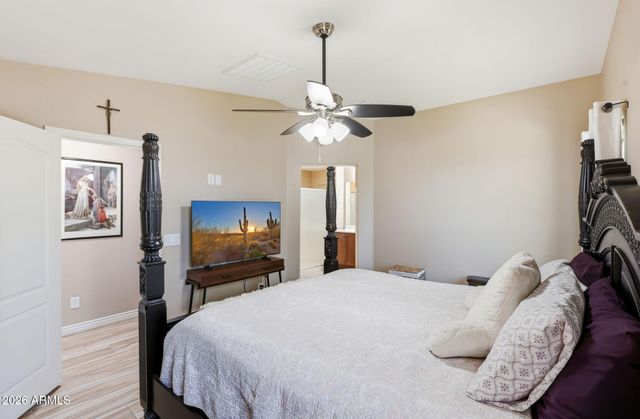 2215 E HAZELTINE Way, Gilbert, AZ 85298