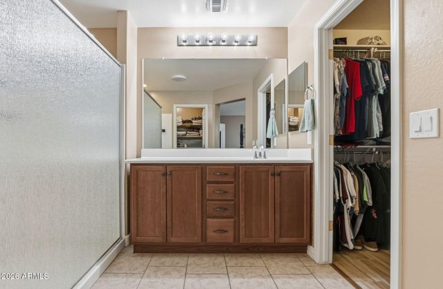 2215 E HAZELTINE Way, Gilbert, AZ 85298