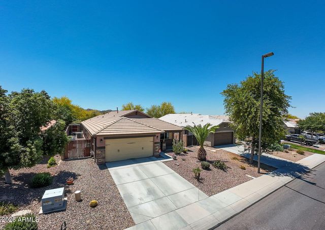 2215 E HAZELTINE Way, Gilbert, AZ 85298
