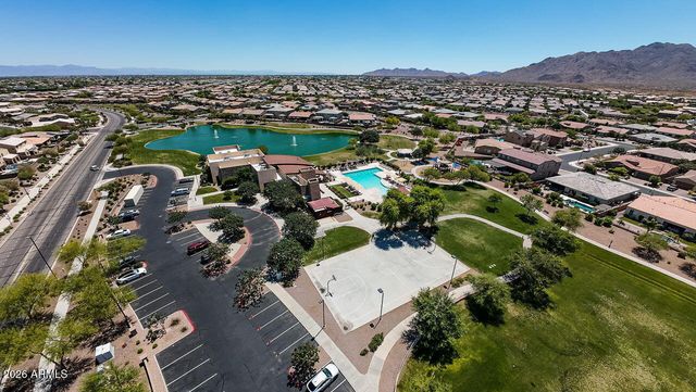 2215 E HAZELTINE Way, Gilbert, AZ 85298