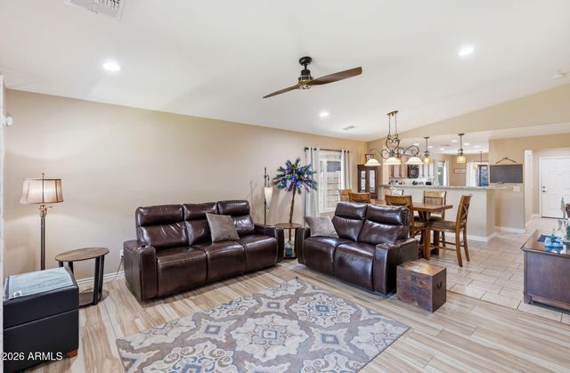 2215 E HAZELTINE Way, Gilbert, AZ 85298