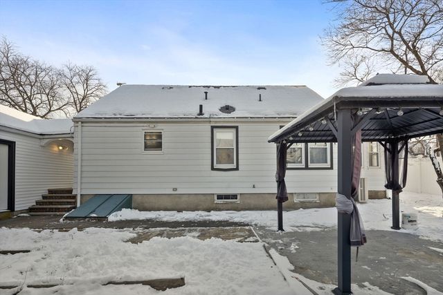 8 Waitt Ave, Lynn, MA 01902