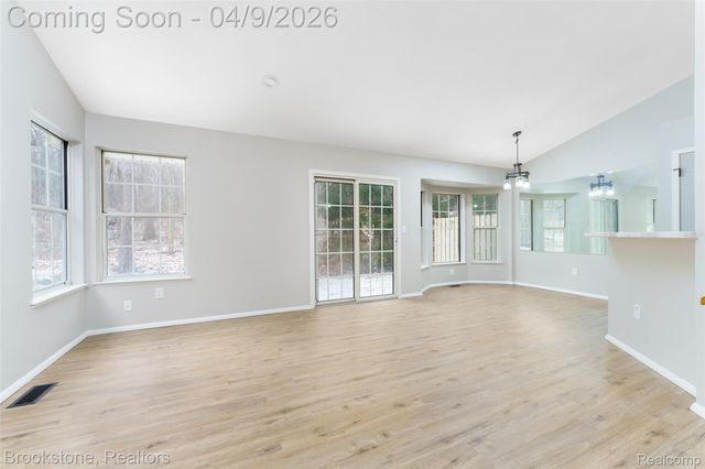 886 Whisperwood Trail, Fenton, MI 48430