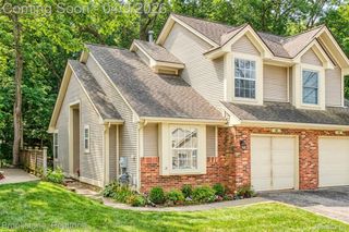 886 Whisperwood Trail, Fenton, MI 48430