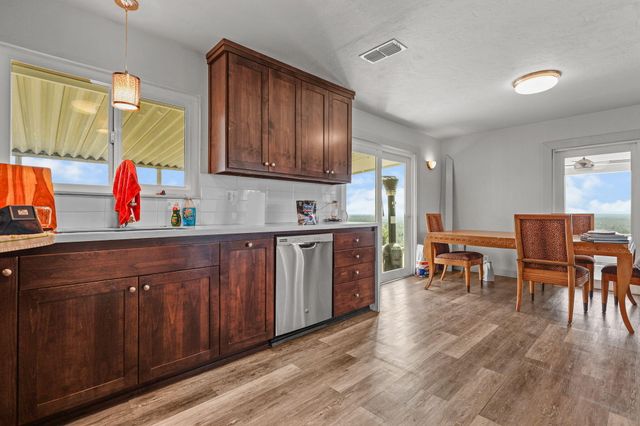 13497 Old Oregon Trail, Redding, CA 96003