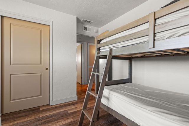 13497 Old Oregon Trail, Redding, CA 96003