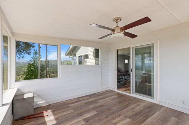 13497 Old Oregon Trail, Redding, CA 96003