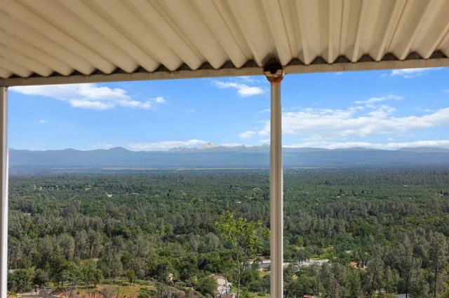 13497 Old Oregon Trail, Redding, CA 96003