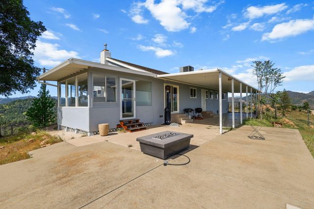 13497 Old Oregon Trail, Redding, CA 96003