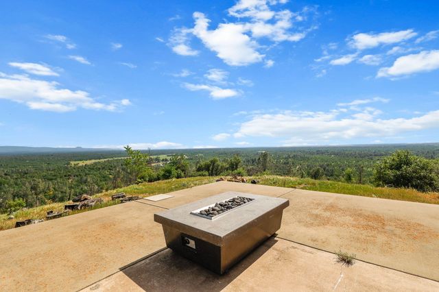 13497 Old Oregon Trail, Redding, CA 96003