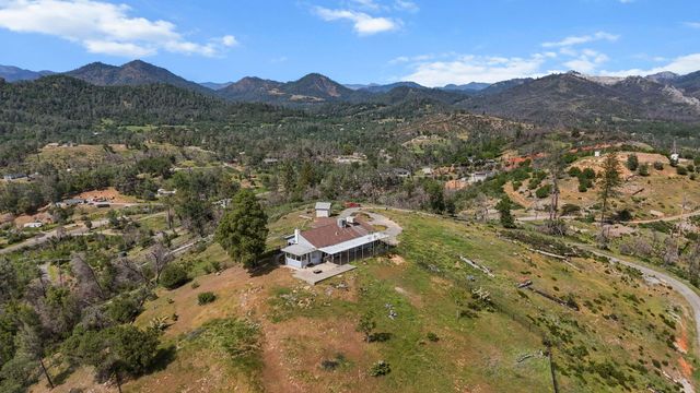 13497 Old Oregon Trail, Redding, CA 96003