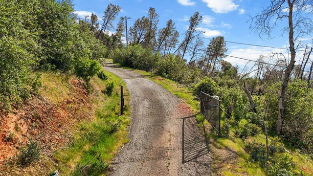 13497 Old Oregon Trail, Redding, CA 96003