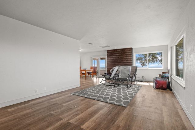 13497 Old Oregon Trail, Redding, CA 96003