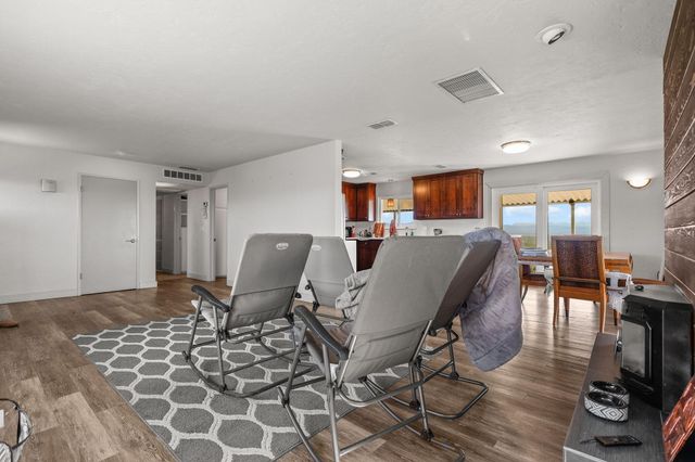 13497 Old Oregon Trail, Redding, CA 96003