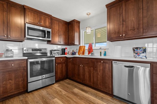 13497 Old Oregon Trail, Redding, CA 96003