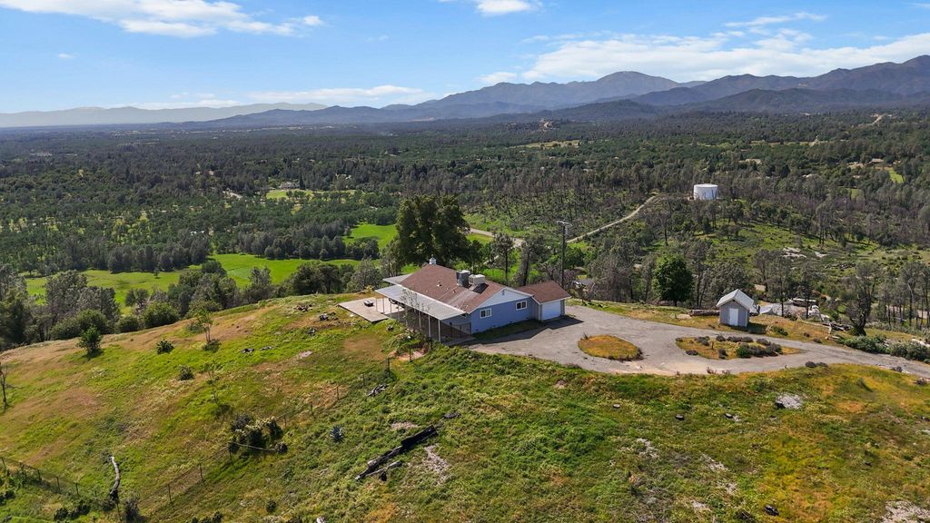 13497 Old Oregon Trail, Redding, CA 96003