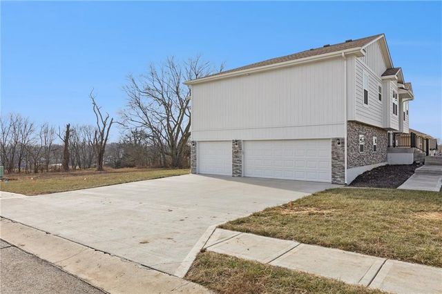 2313 Burris Drive, Harrisonville, MO 64701