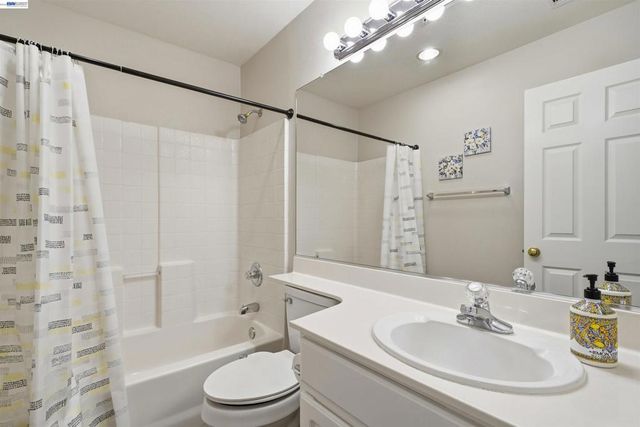 10856 Glengarry Lane, Dublin, CA 94568
