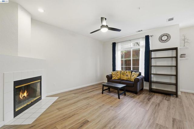 10856 Glengarry Lane, Dublin, CA 94568