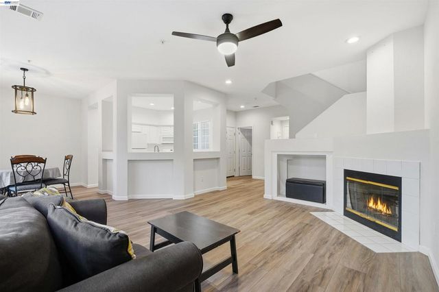 10856 Glengarry Lane, Dublin, CA 94568