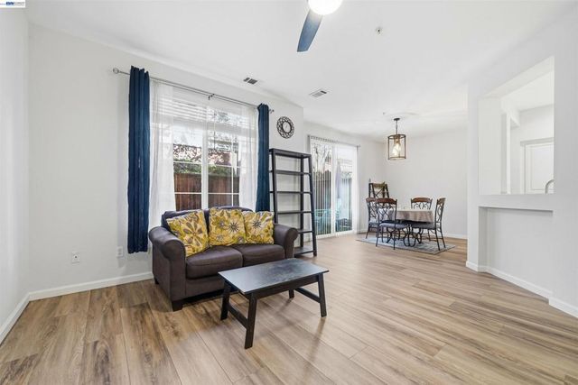 10856 Glengarry Lane, Dublin, CA 94568