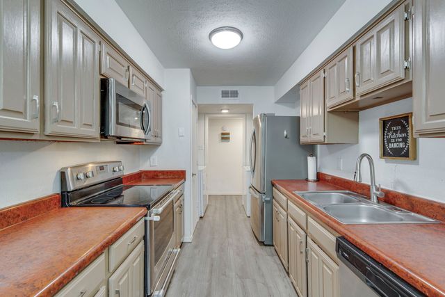 2405 Havenwood Drive, Arlington, TX 76018