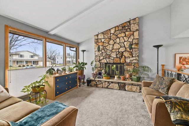 2115 Rambling Rose ROAD, Waukesha, WI 53186