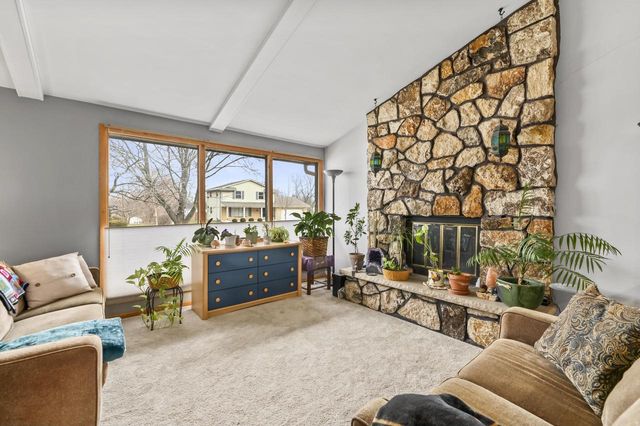 2115 Rambling Rose ROAD, Waukesha, WI 53186