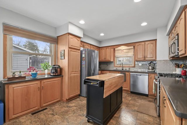 2115 Rambling Rose ROAD, Waukesha, WI 53186