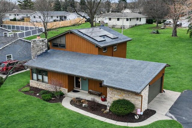 2115 Rambling Rose ROAD, Waukesha, WI 53186