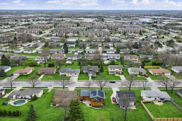 2115 Rambling Rose ROAD, Waukesha, WI 53186