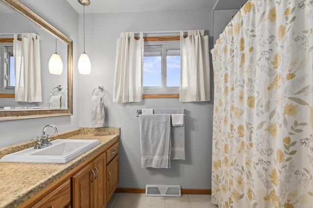 2115 Rambling Rose ROAD, Waukesha, WI 53186