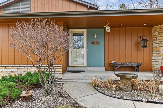 2115 Rambling Rose ROAD, Waukesha, WI 53186