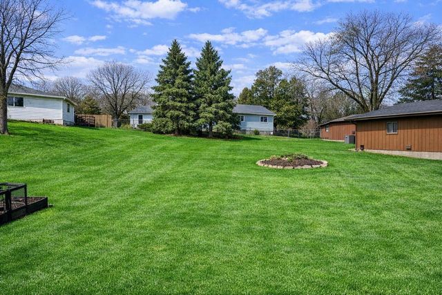 2115 Rambling Rose ROAD, Waukesha, WI 53186