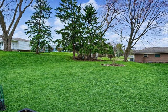 2115 Rambling Rose ROAD, Waukesha, WI 53186