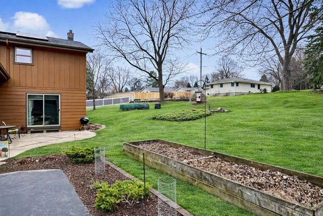 2115 Rambling Rose ROAD, Waukesha, WI 53186