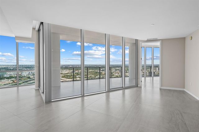 851 NE 1st Avenue PH 5402, Miami, FL 33132