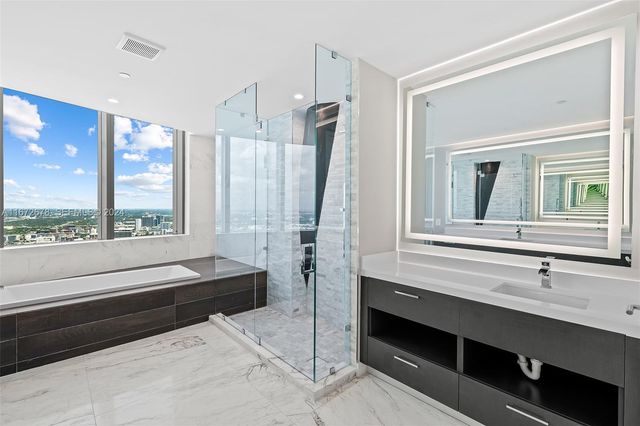 851 NE 1st Avenue PH 5402, Miami, FL 33132