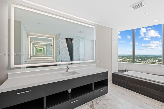 851 NE 1st Avenue PH 5402, Miami, FL 33132