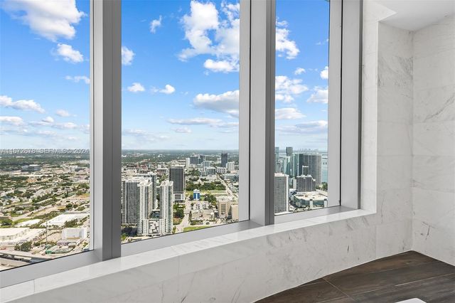 851 NE 1st Avenue PH 5402, Miami, FL 33132